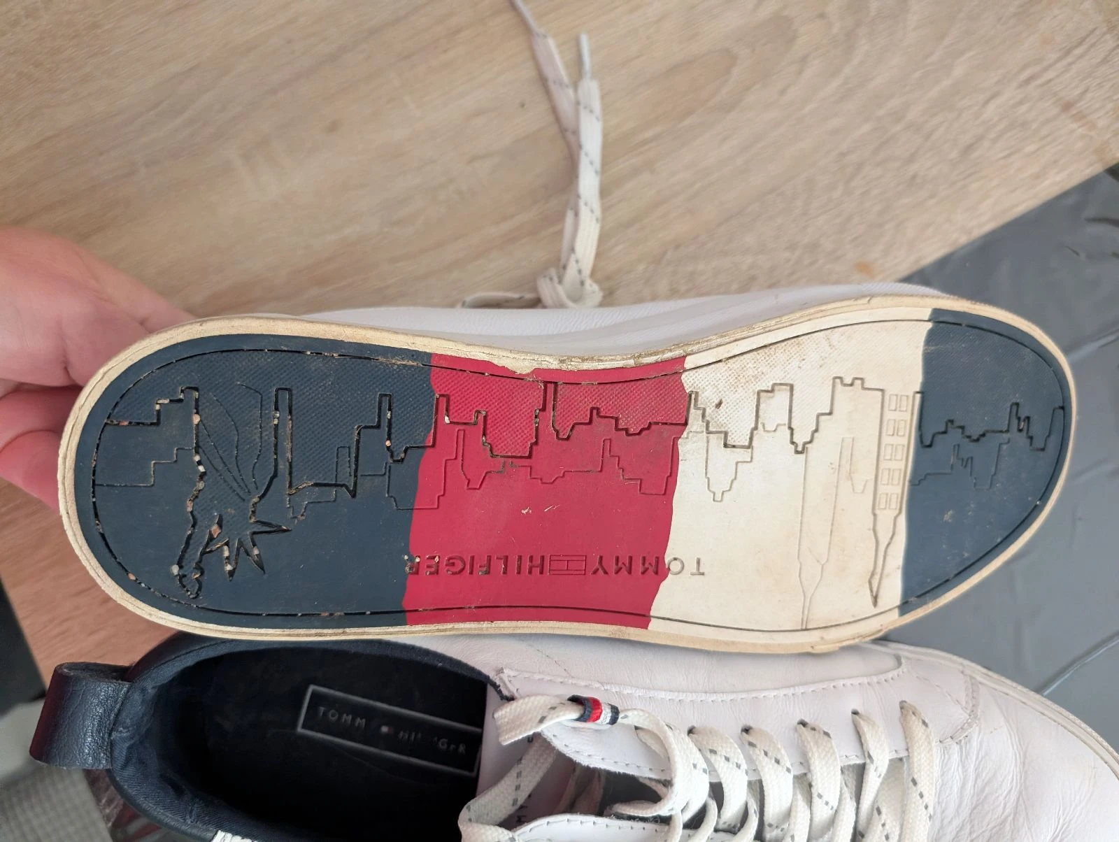 Very beautiful Tommy Hilfiger Flag Detail Leather Sneaker White Size 43 – photo 7